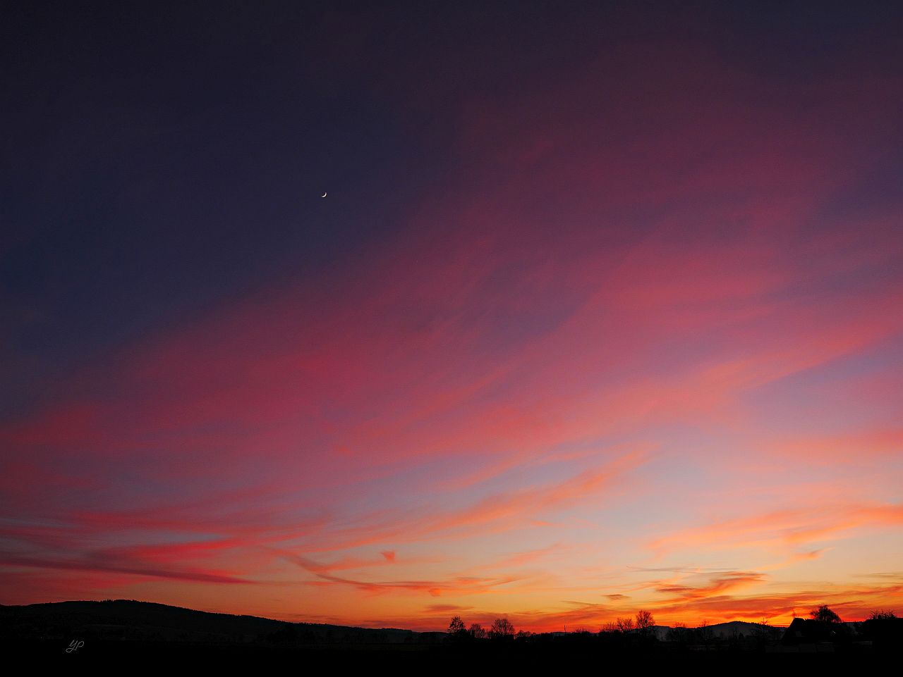 Abendrot mit Mondsichel