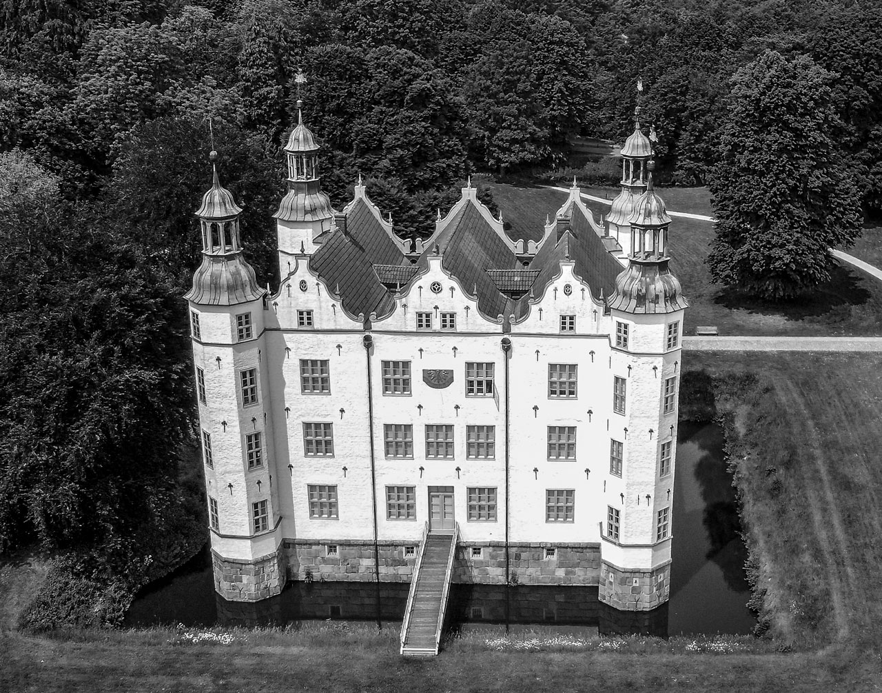 Ahrensburger-Schloss-von-oben