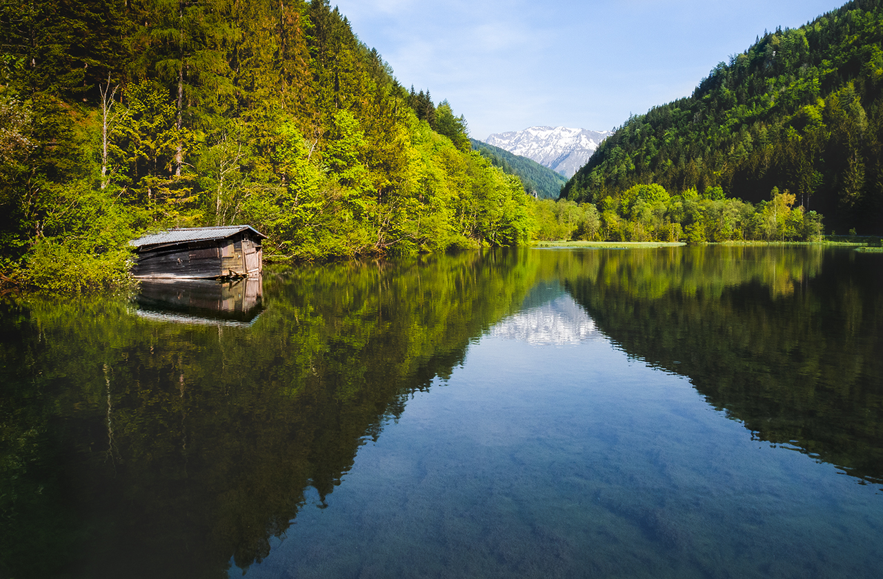 altes Bootshaus am See
