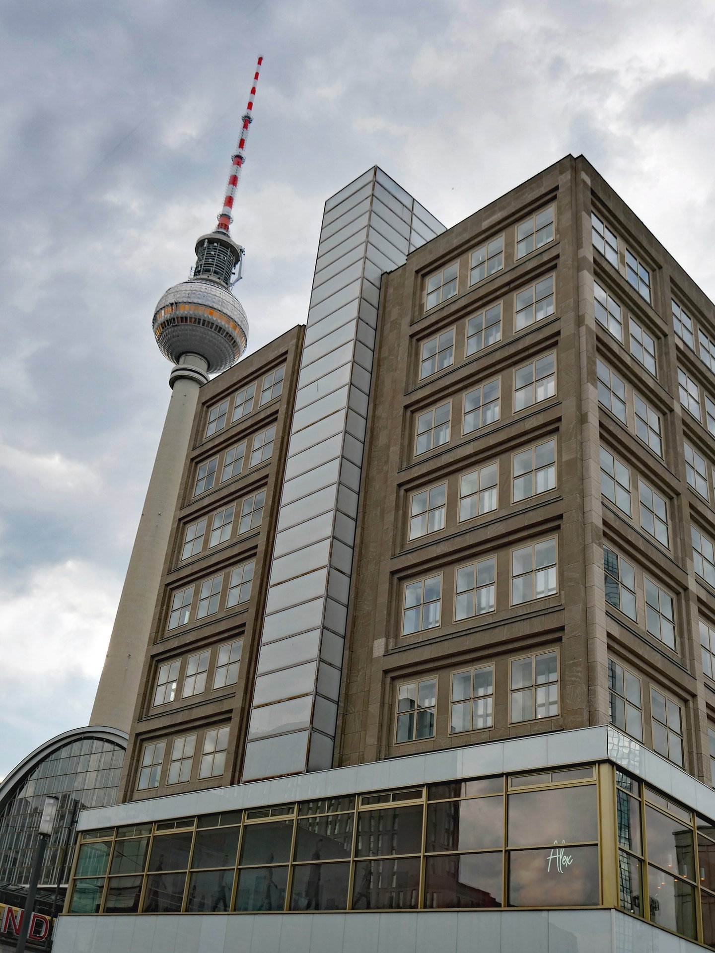 Angelehnt