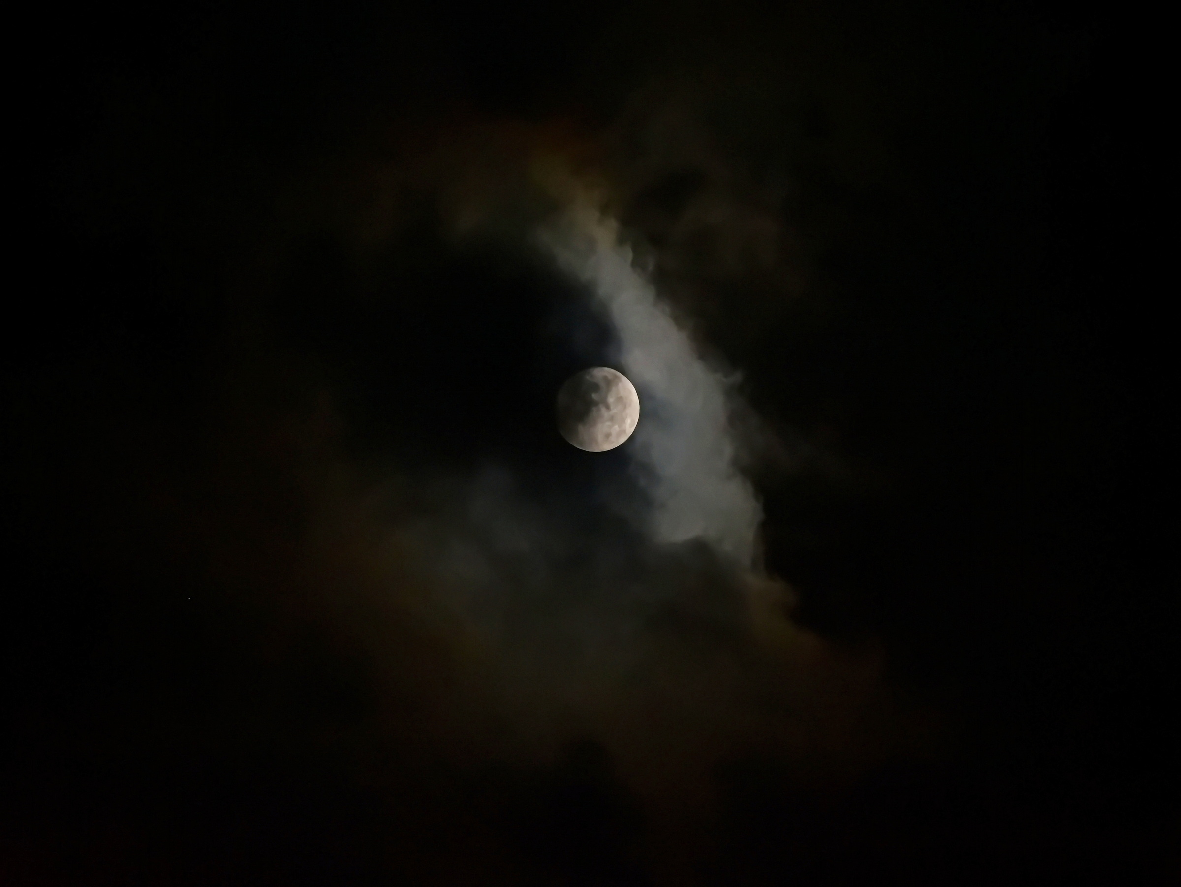Beinahe Vollmond.