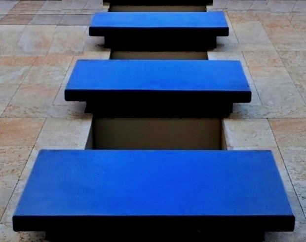 Blaue Brüstungen