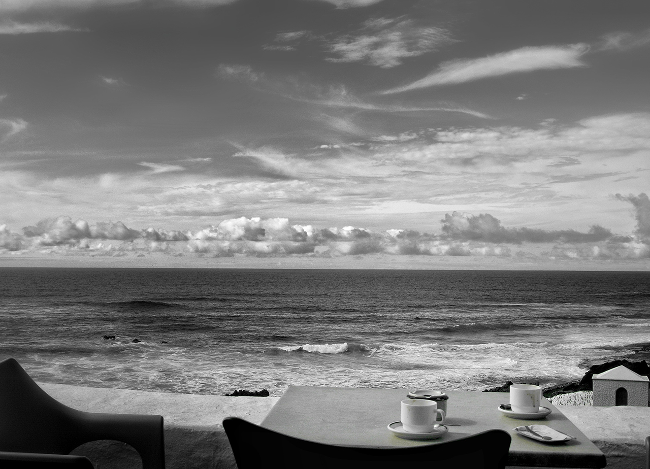 Breakfast by the sea