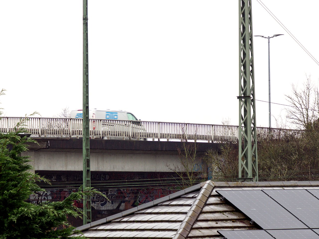 Brücke hinterm Haus I