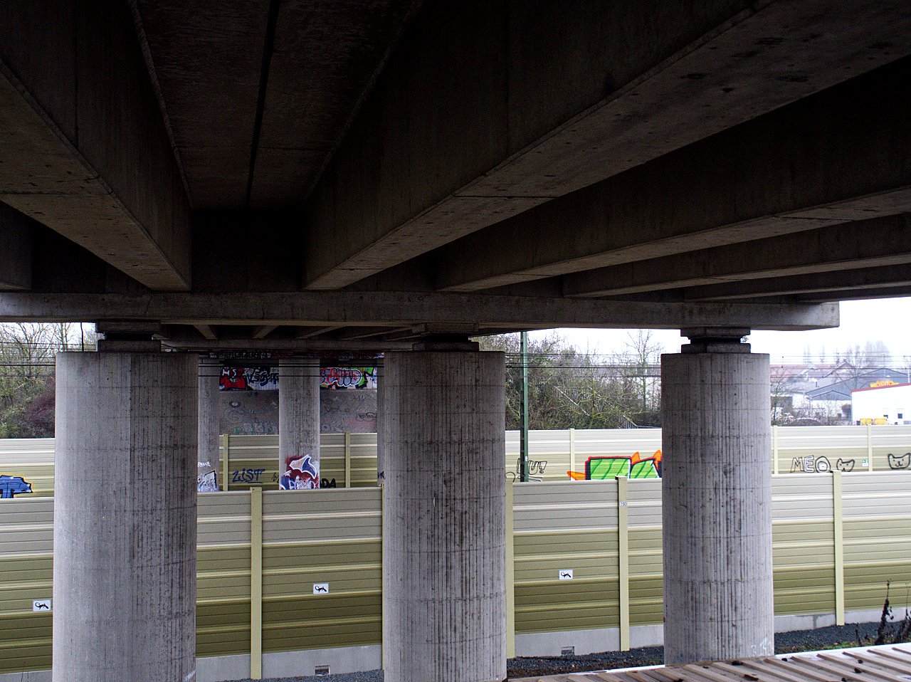 Brücke hinterm Haus IV