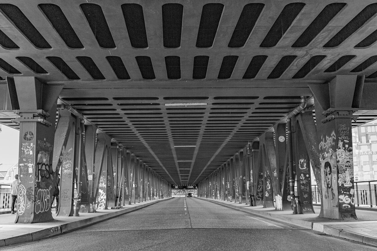 Brücke schwarz-weiß