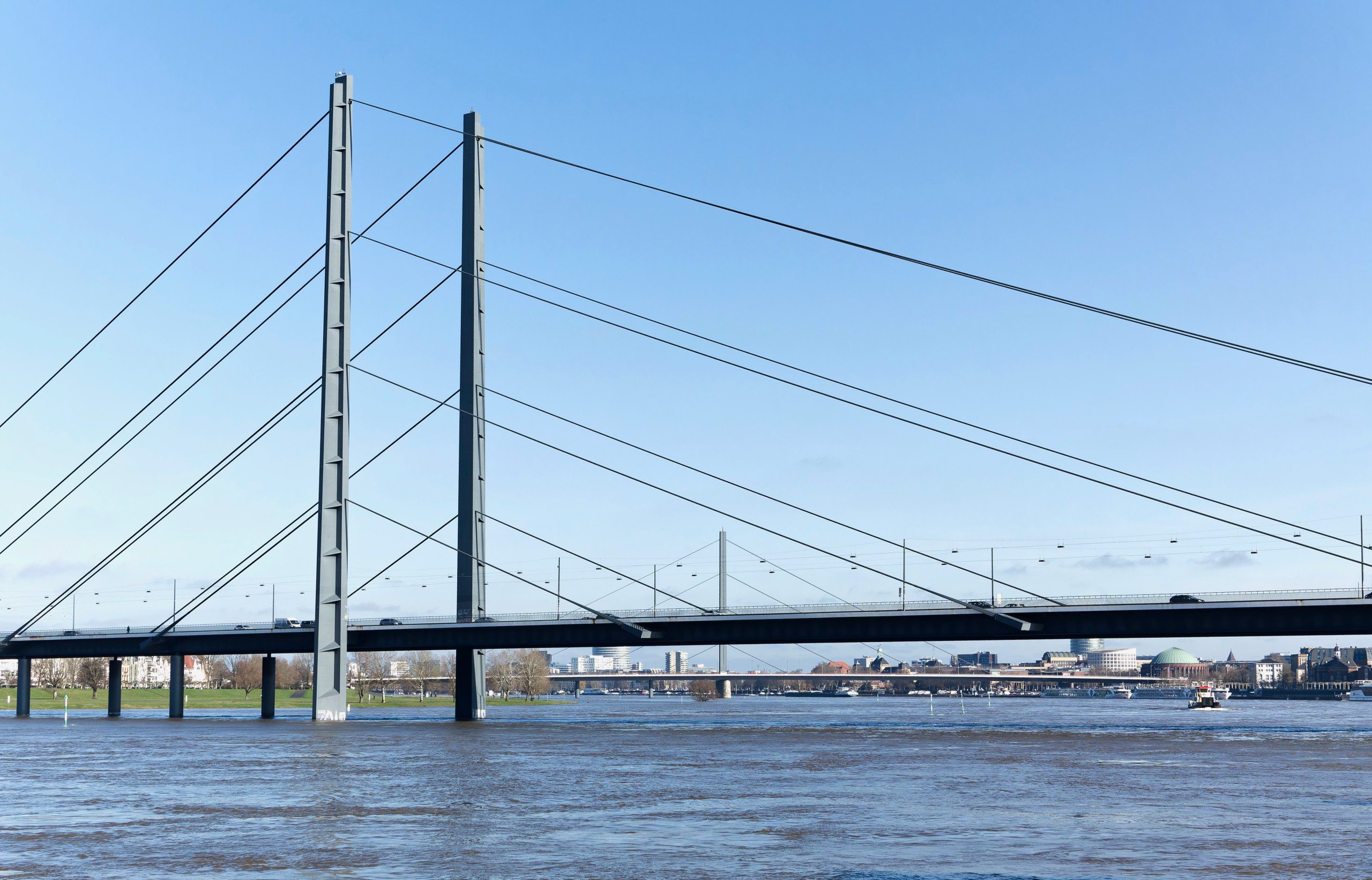 Brücke über Brücke über den Rhein