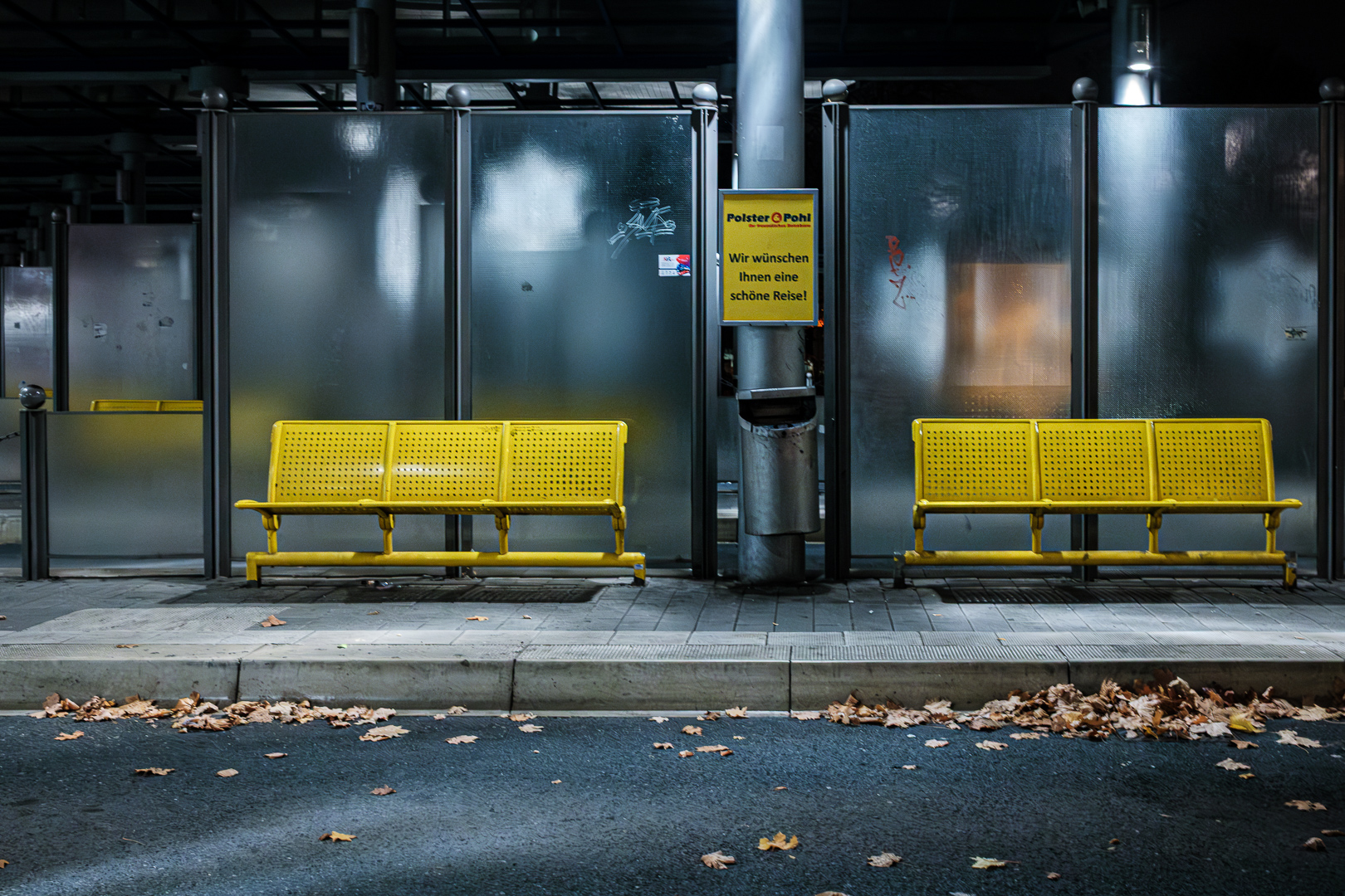 Busbahnhof in der Nacht