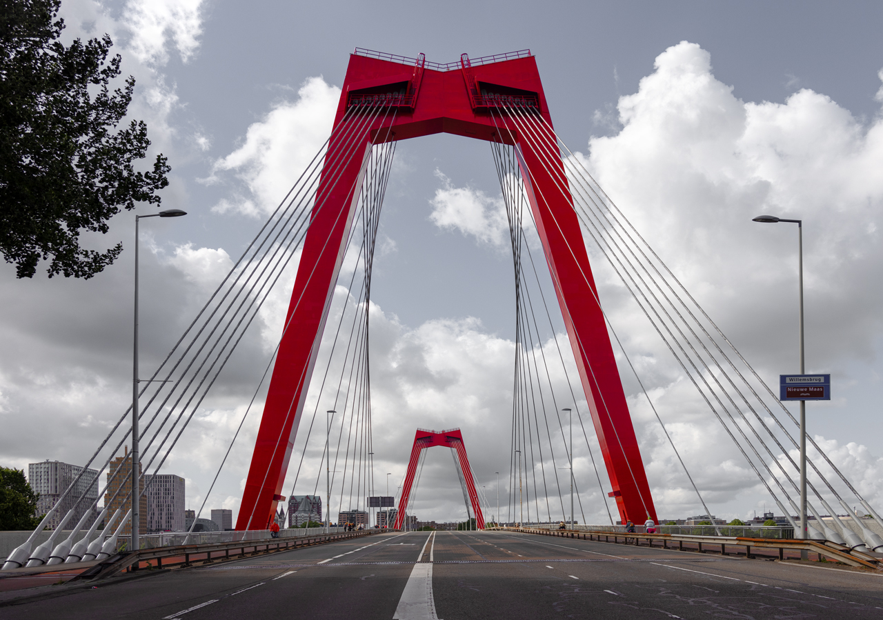 De Willemsbrug in Rotterdam...