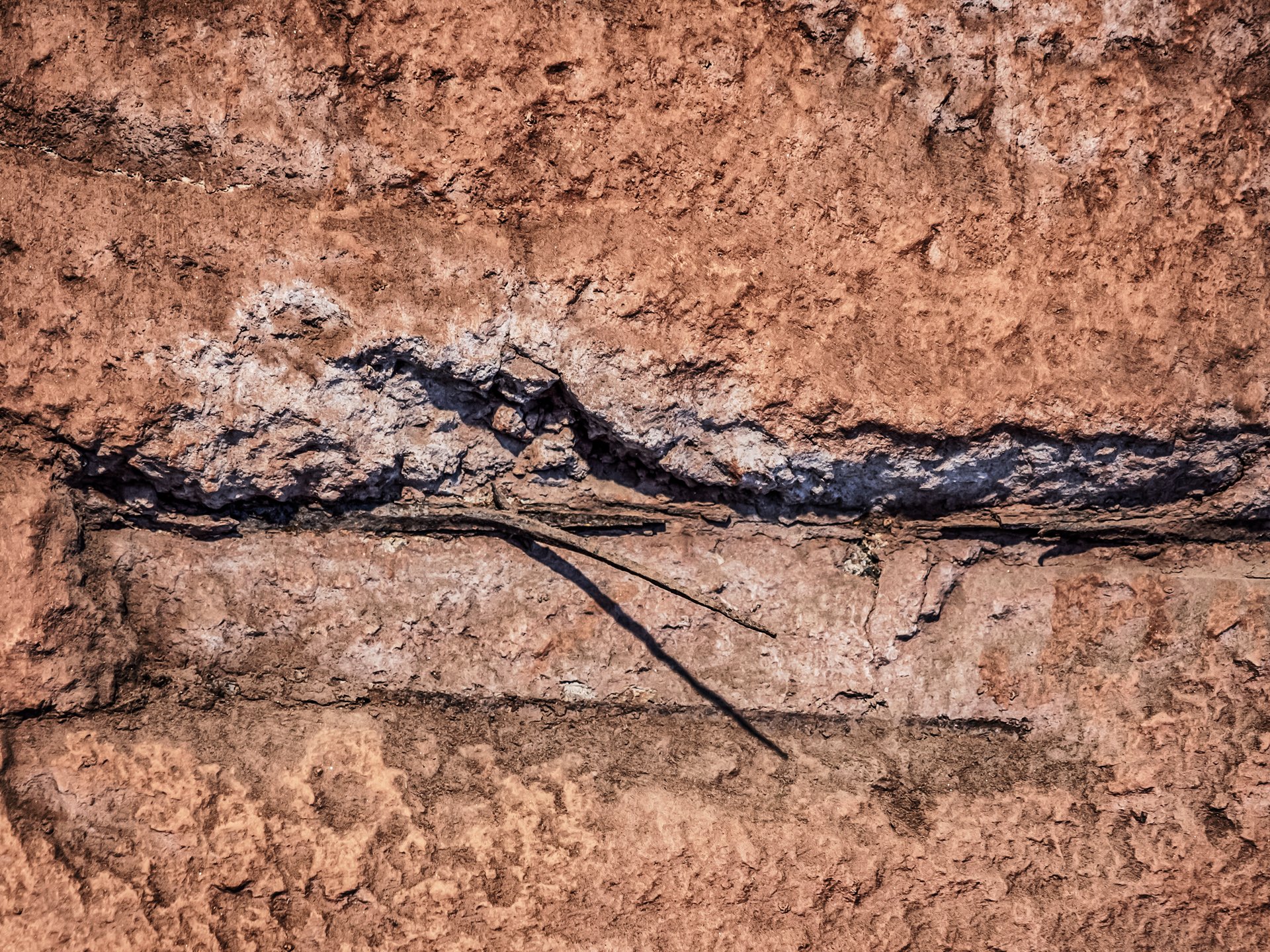 Der Splitter im Stein