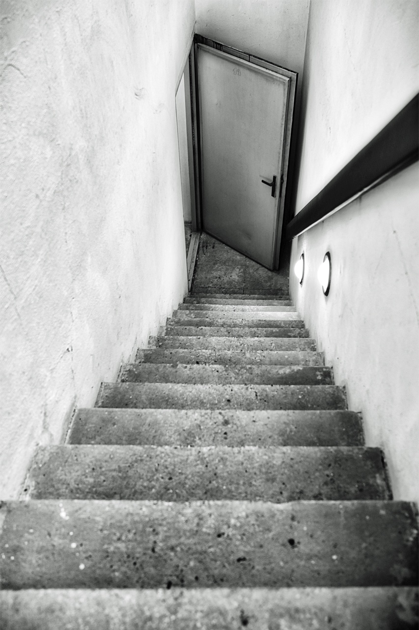 Der Treppe hinab, die hinauf führt