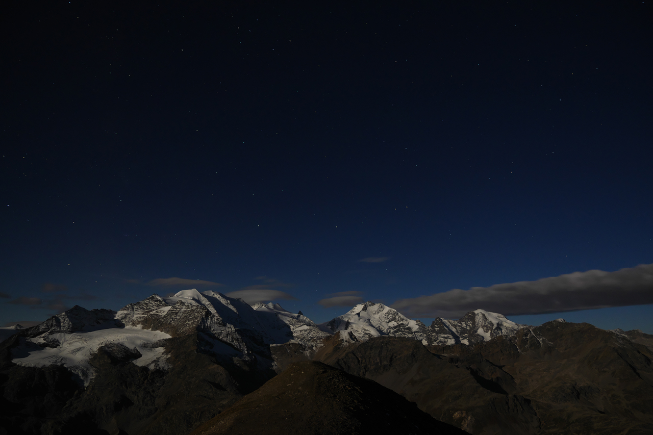 Die Bernina-Gruppe im Vollmondlicht