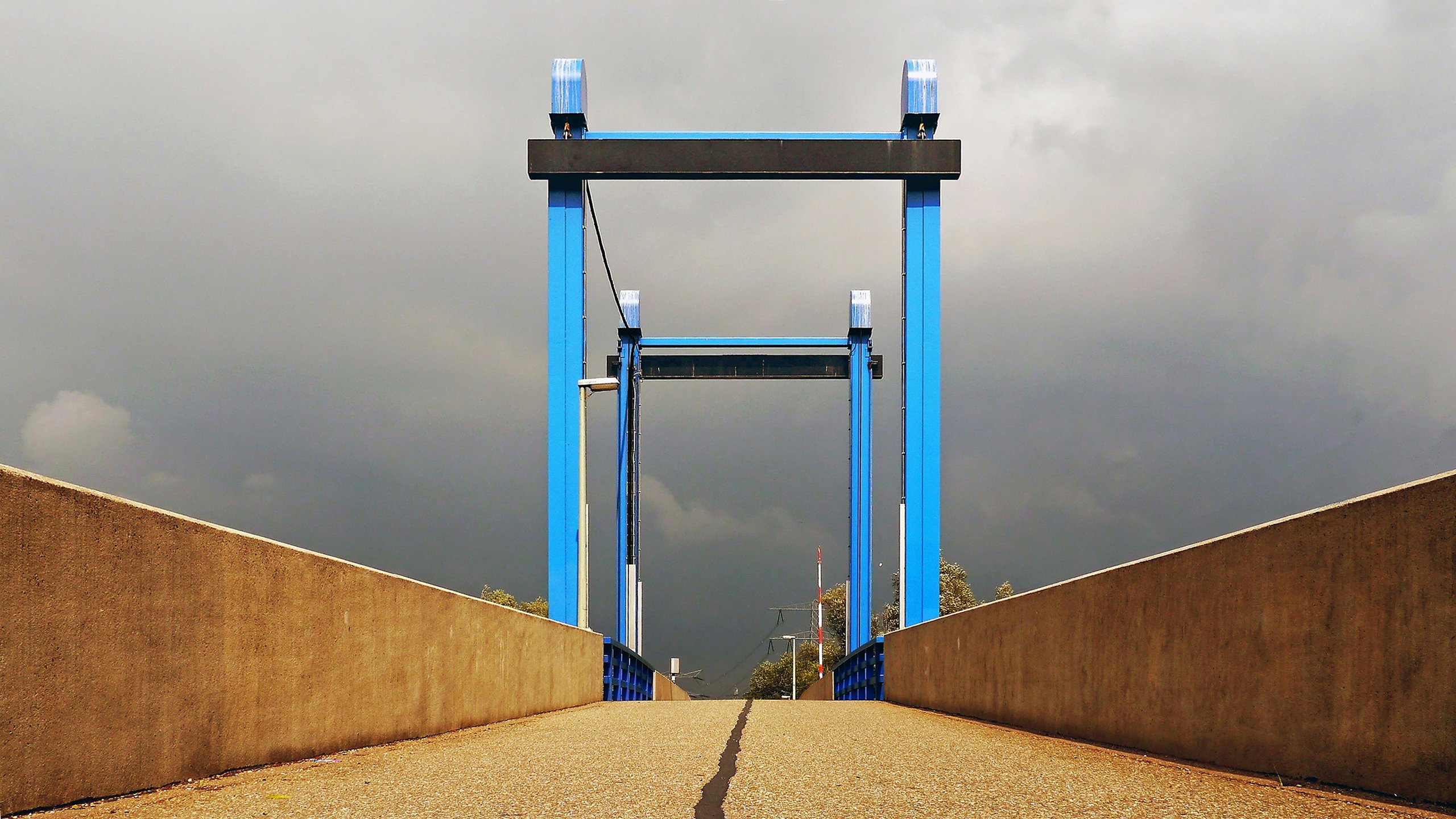 Die blaue Brücke