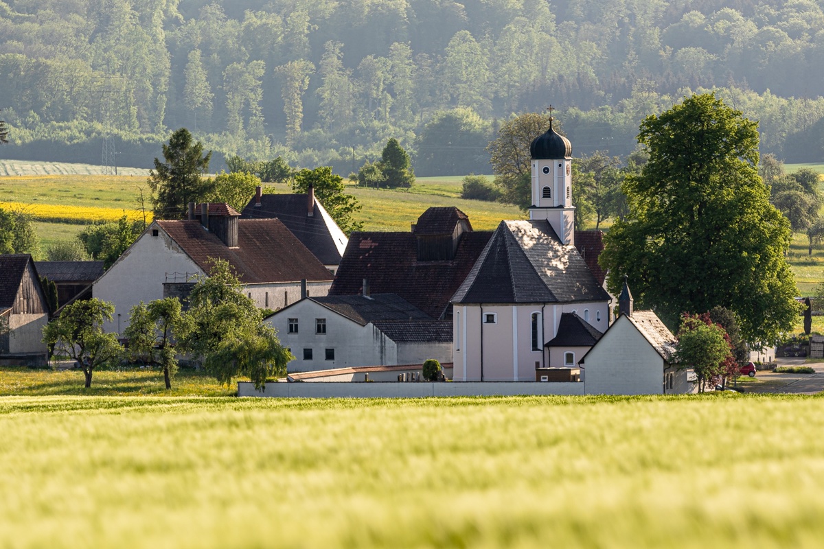 Die Kirche im Grünen