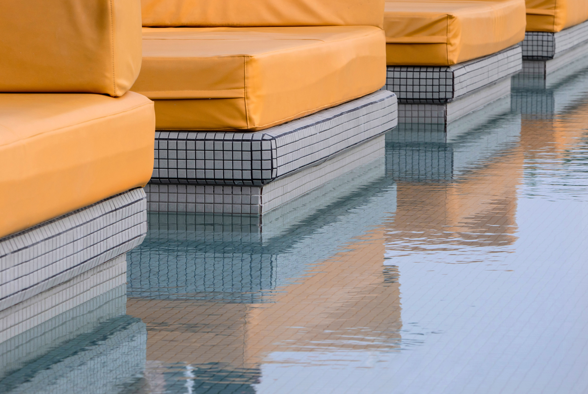Ein Bett im Wasser