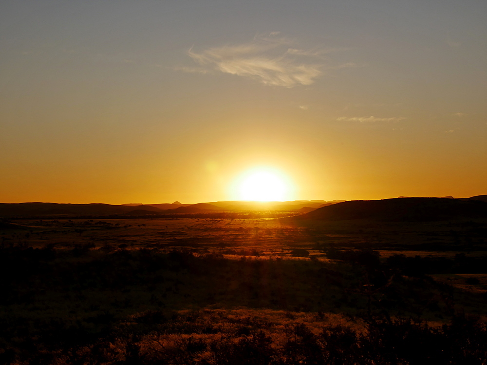 Ein Sonnenuntergang in der Kalahari