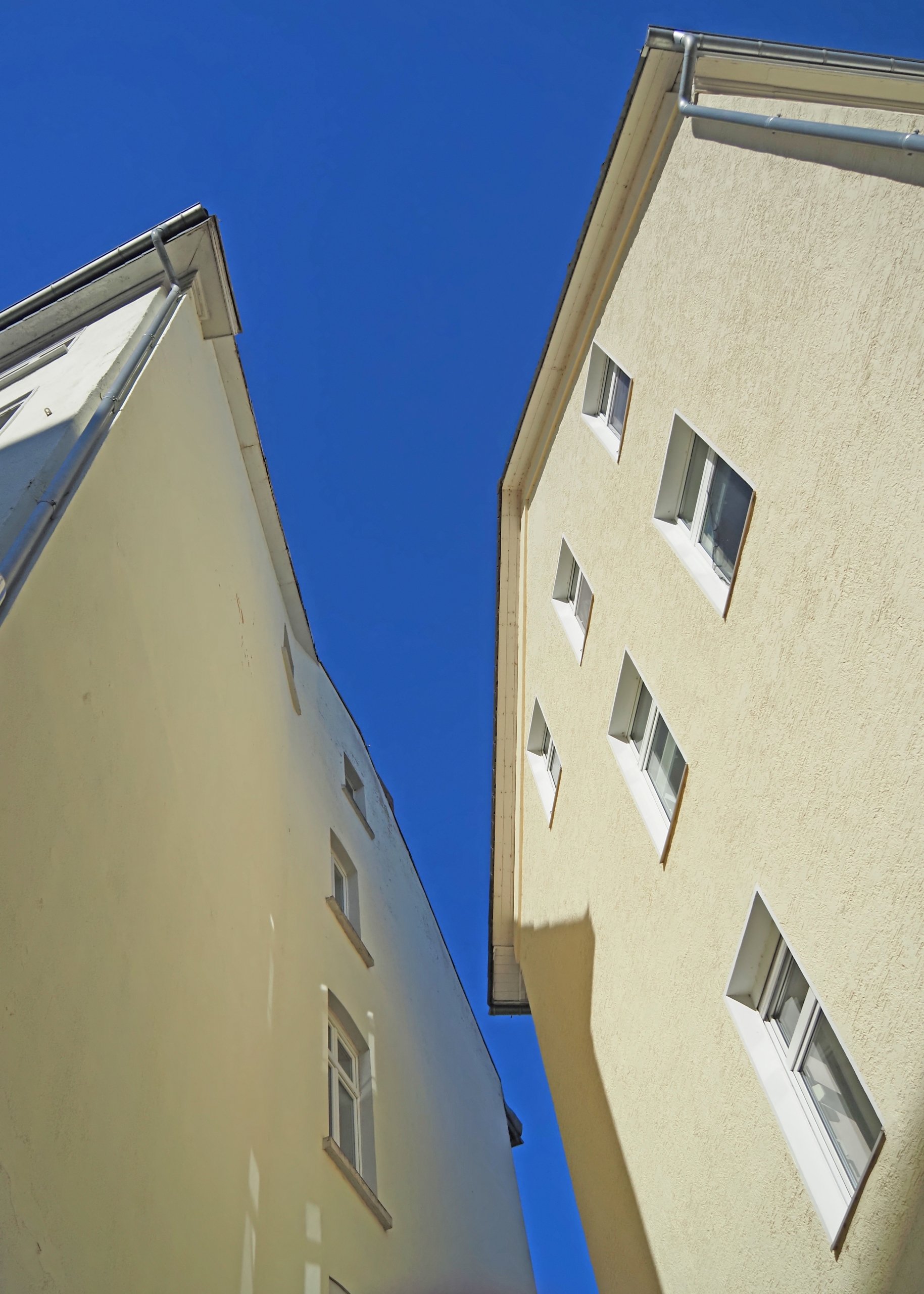 Enge Nachbarschaft.jpg