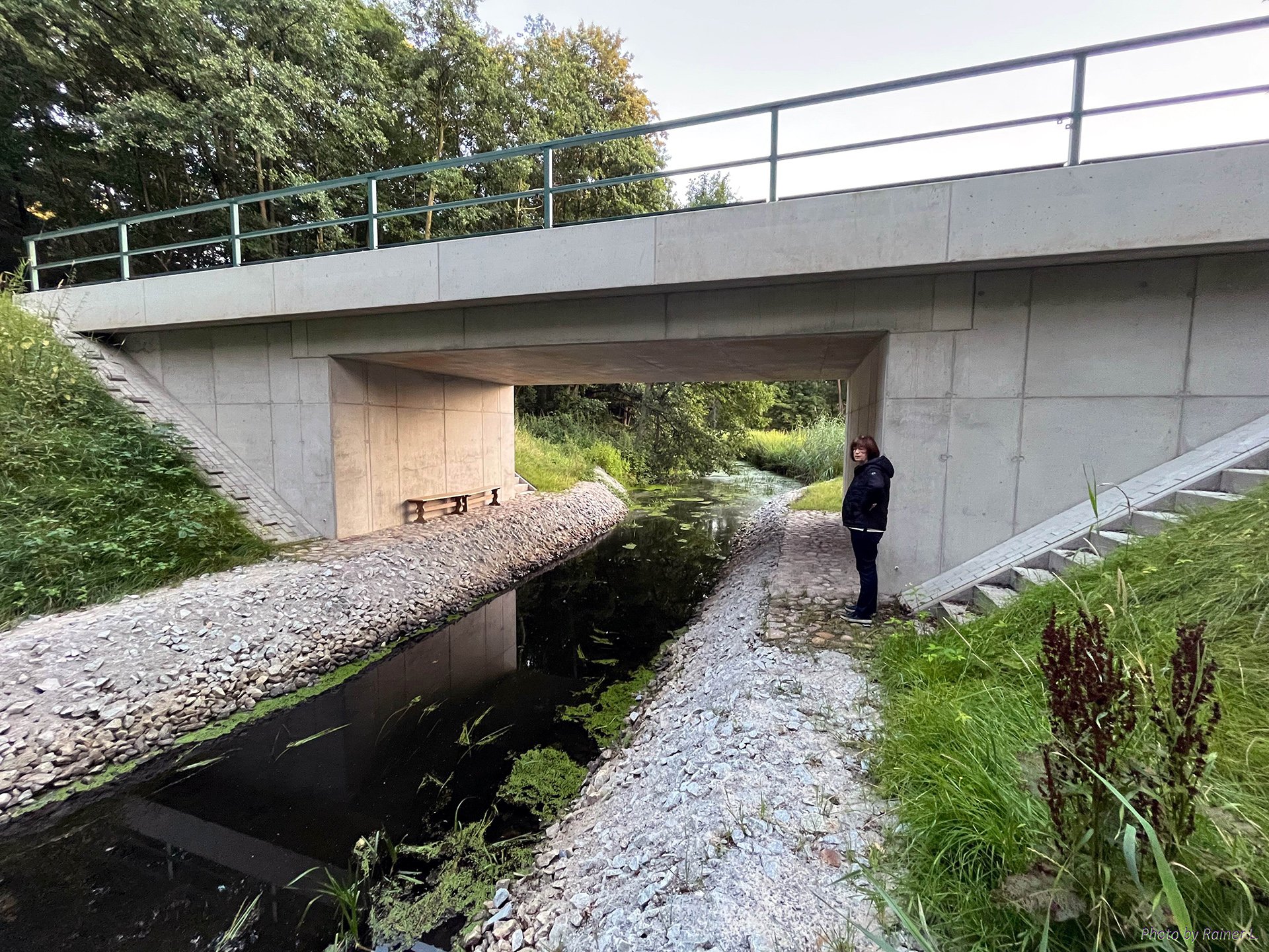 etwas außerhalb vom Dorf - Bahnbrücke am Kuhbach