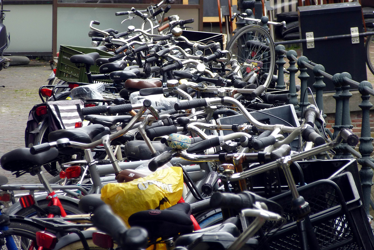 Fahrräder in Holland   -  hier in Utrecht