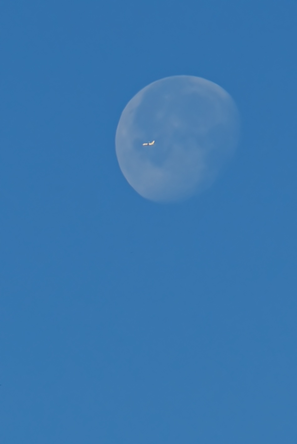 Flieger mit Mond .jpg