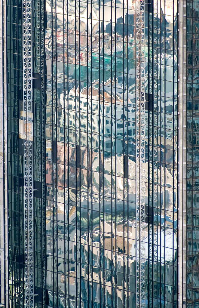 Frankfurt-Hochhausspiegelung.jpg