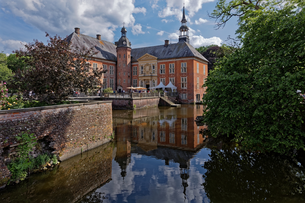 Friesisches-Wasserschloss.jpg