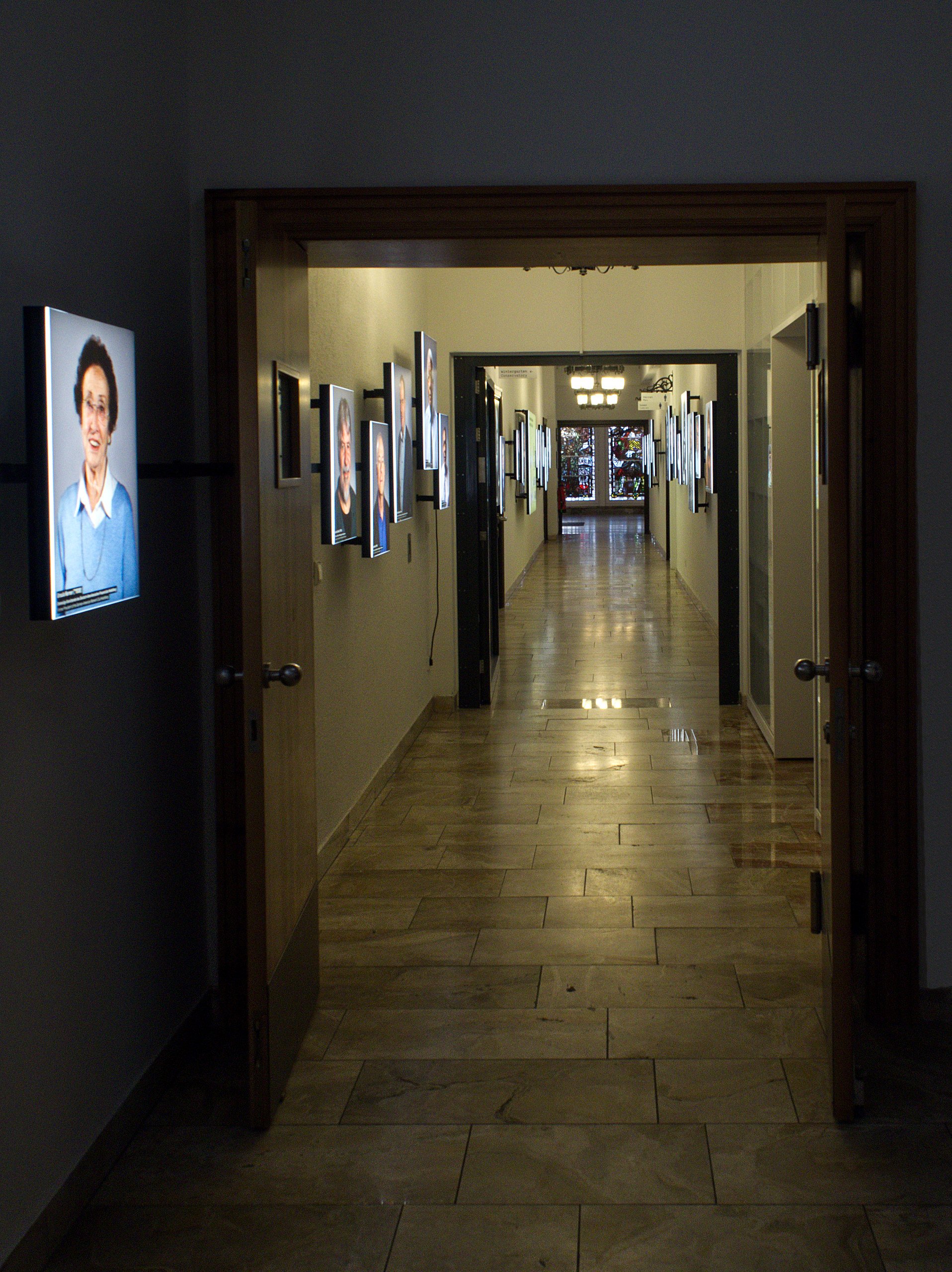 Gang im Mark Twain Center Heidelberg zur Dauerausstellung