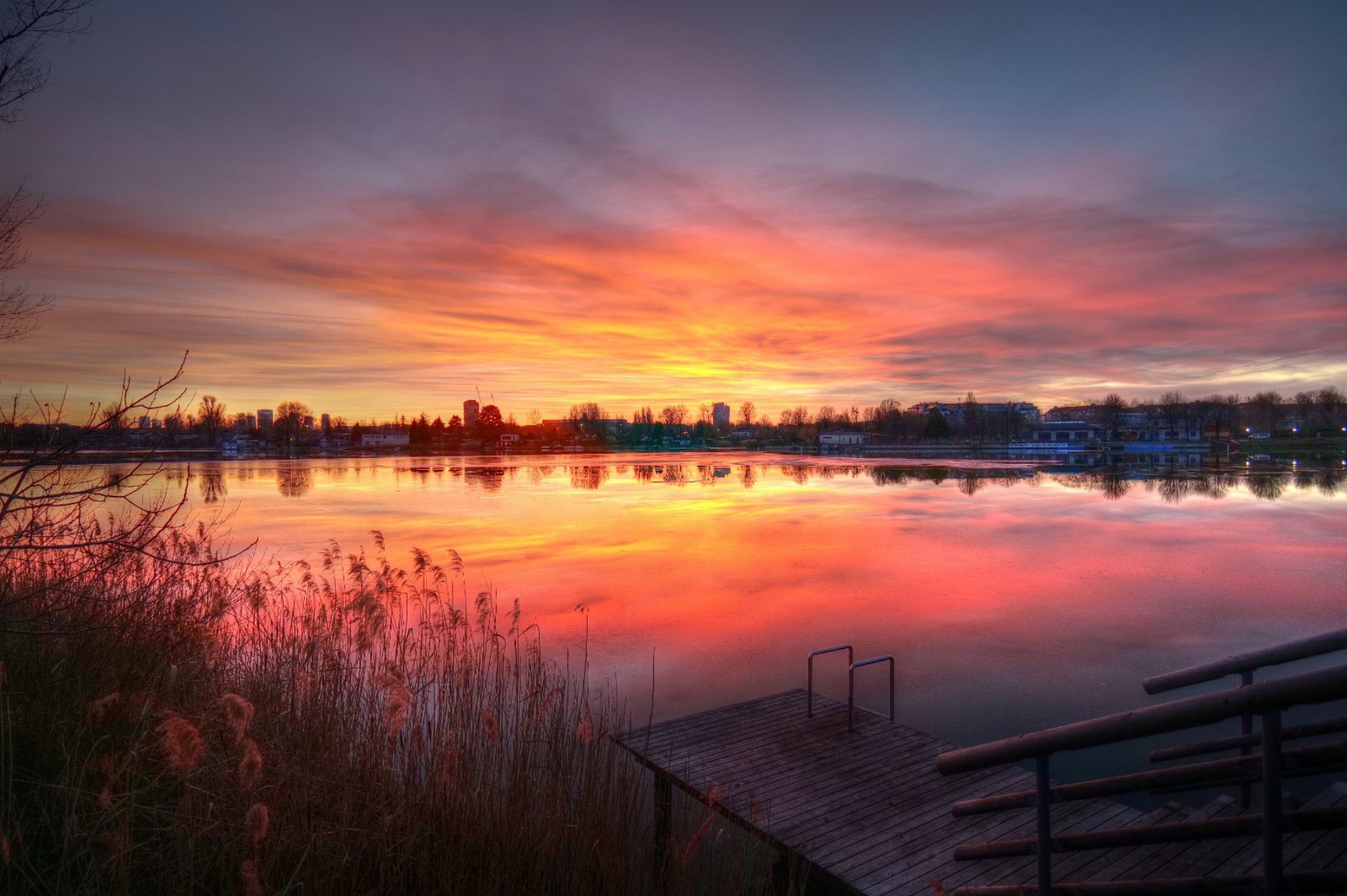 Glühender Himmel am Neujahrsabend