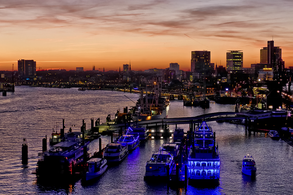 goldene Stunde am Hafen.jpg