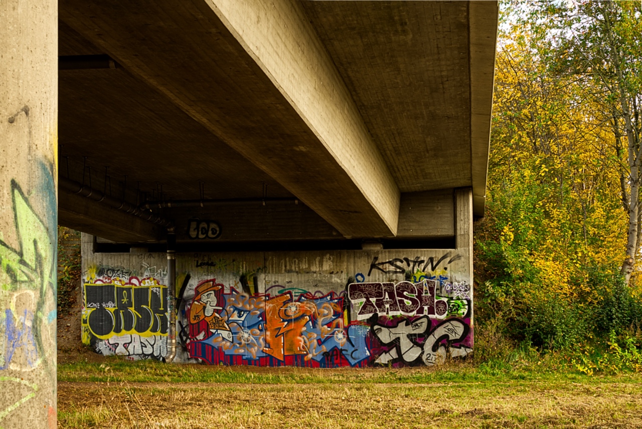 Graffiti an einem Brückenpfeiler