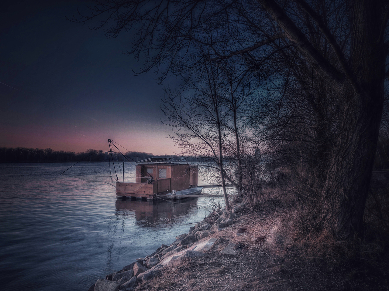 Hausboot im Winter