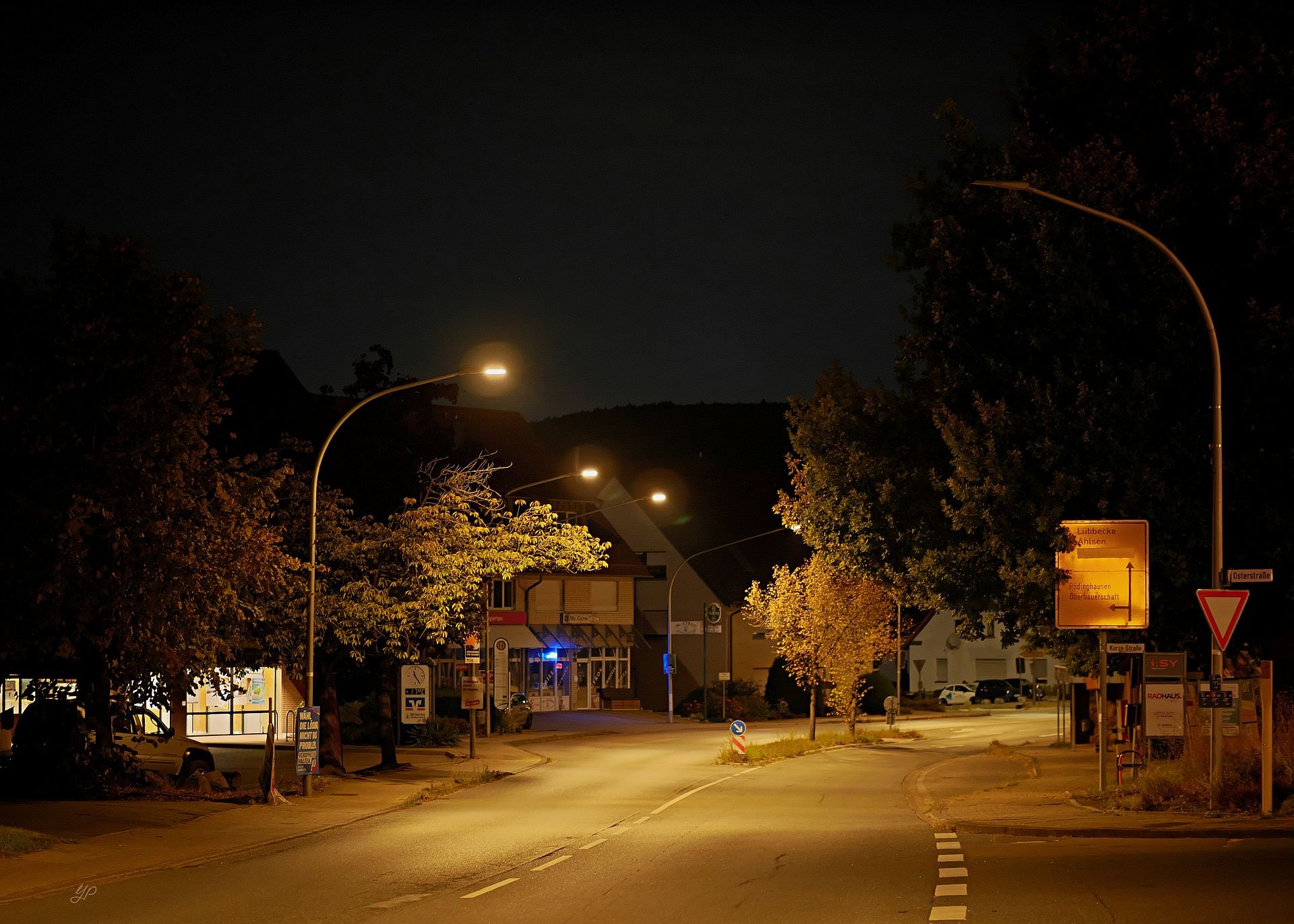 Herbstliche Dorfstraße