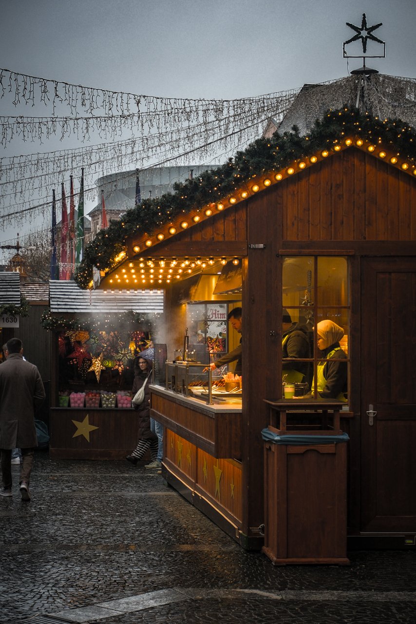 Hinter den Pollern...