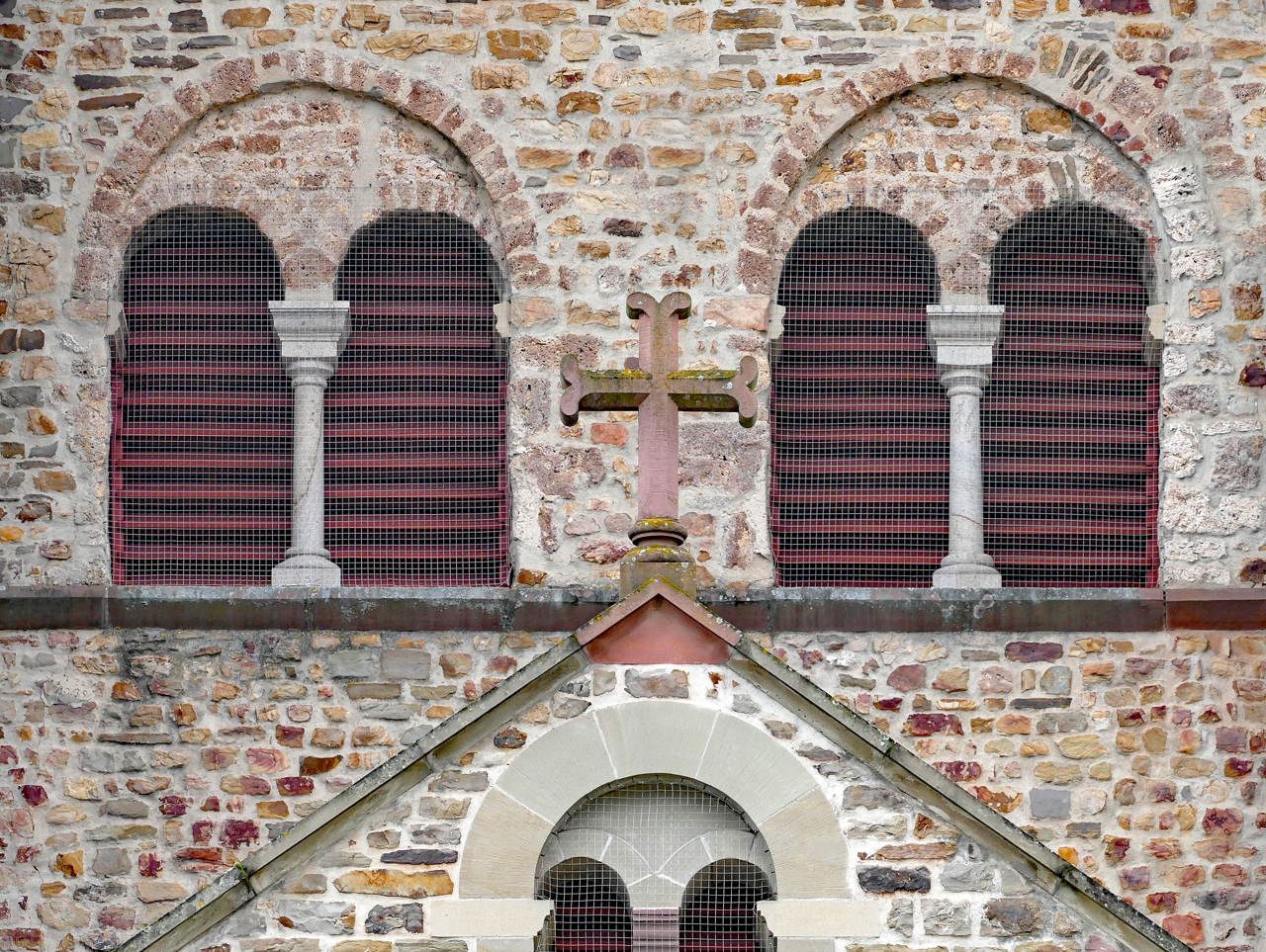 Hinter Gittern