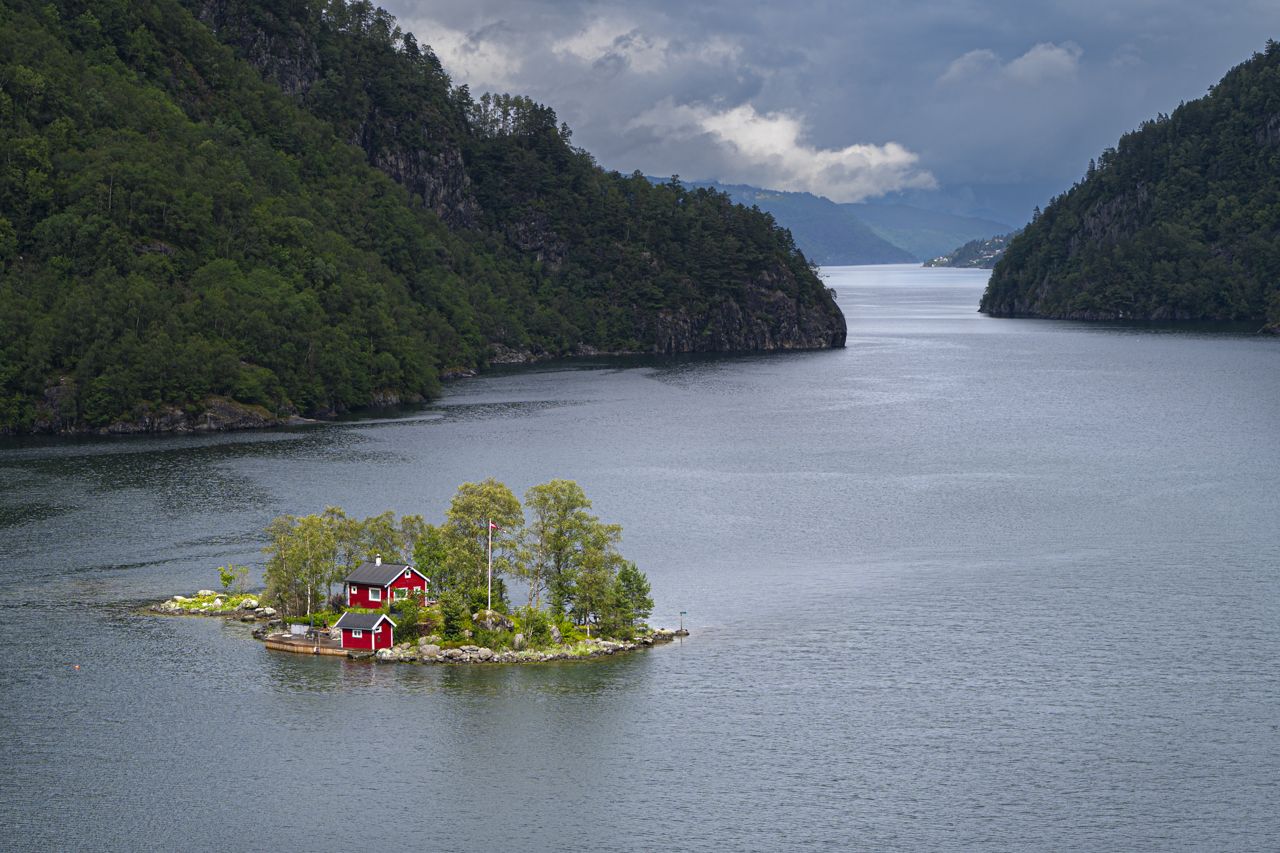 IInsel im Fjord.jpg