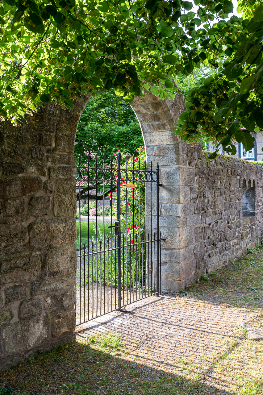 Im Schatten der Klostermauern