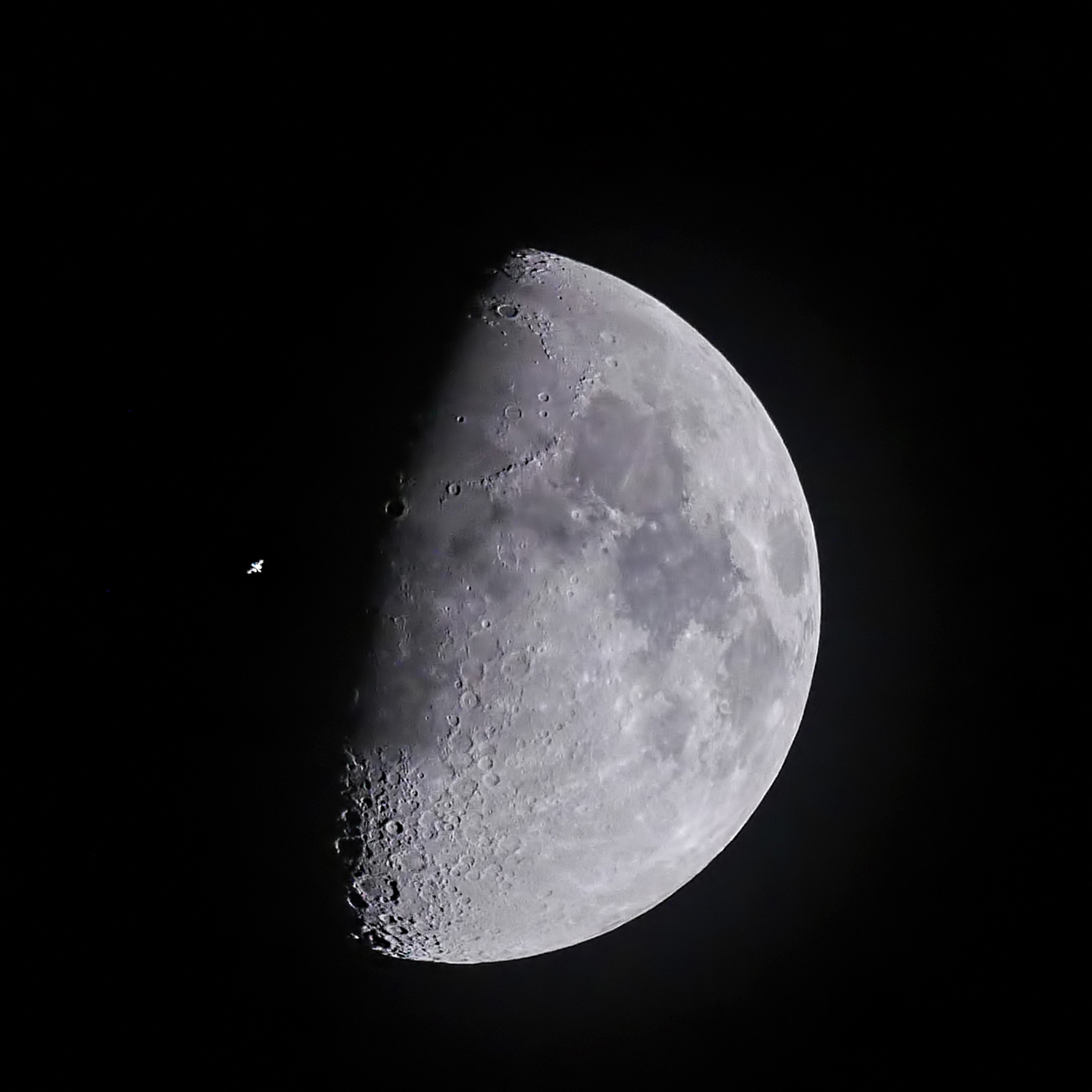 ISS Moon D3.jpg | d-pixx.de Forum