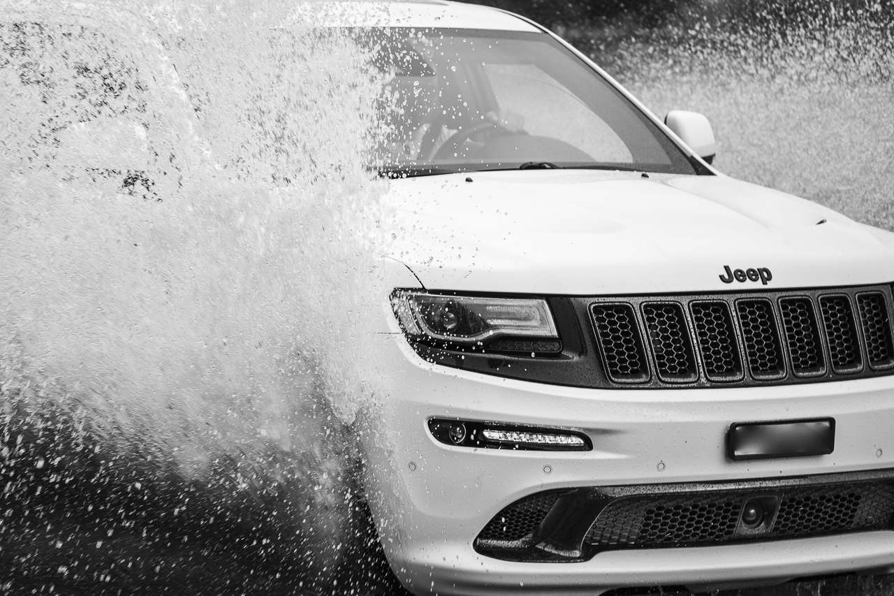 Jeep im Sturm.jpg