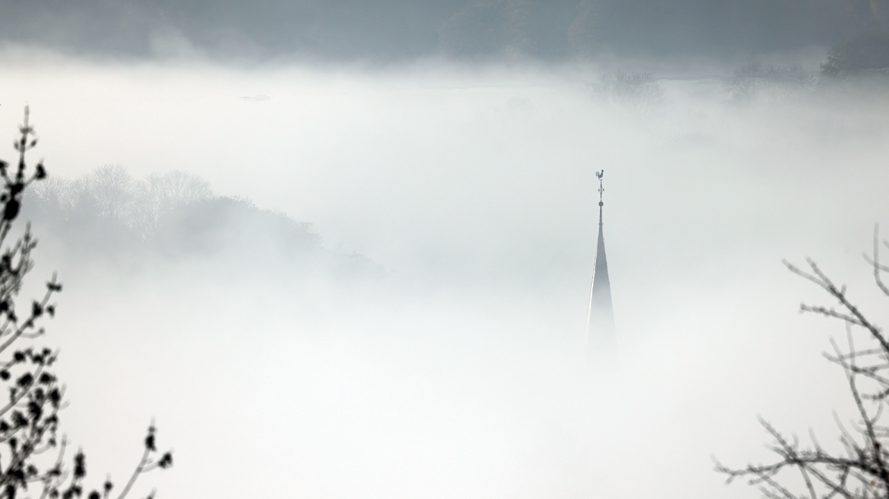 Kirche im Nebel