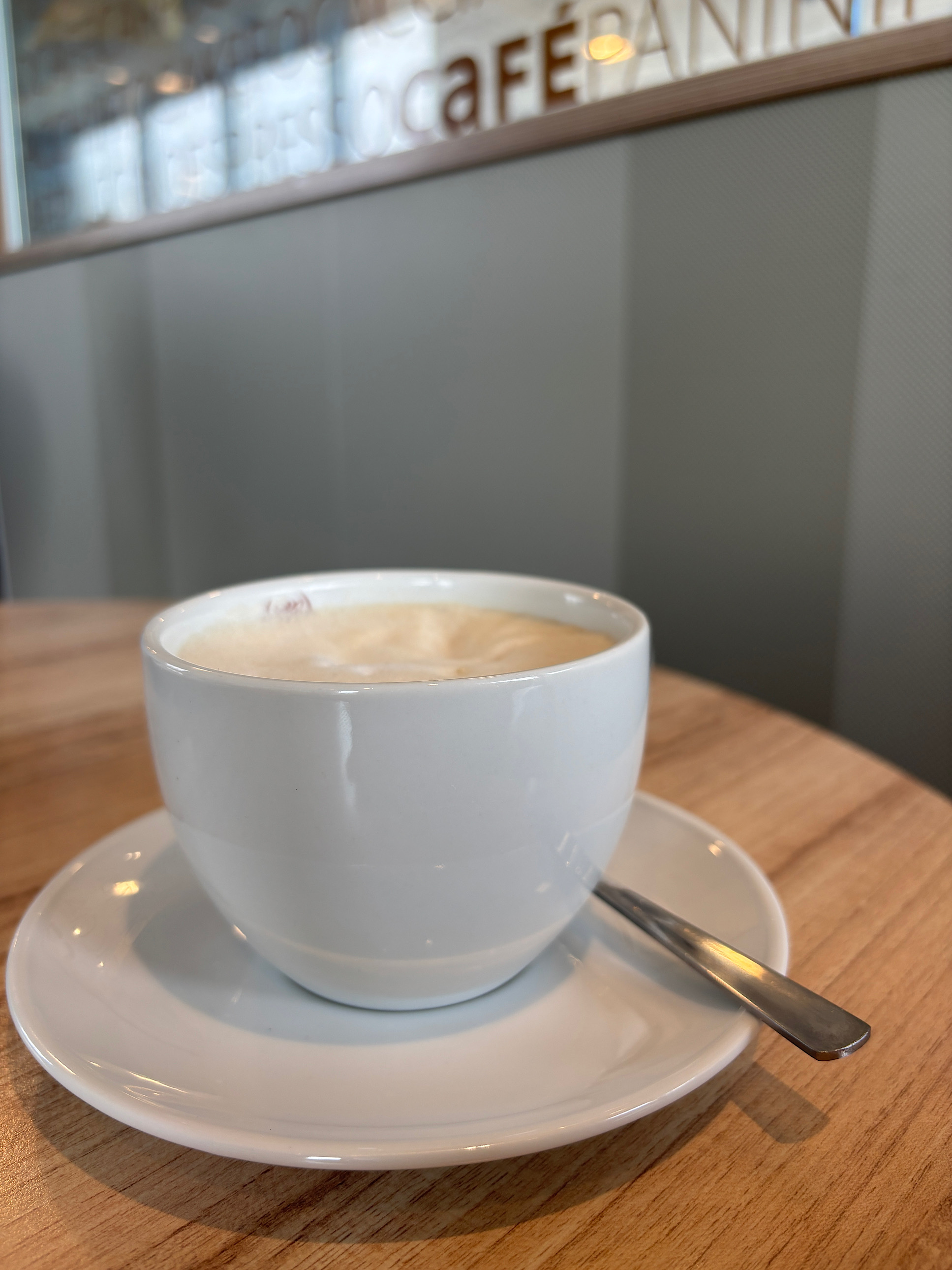 Kleiner Kaffee in lauter Umgebung