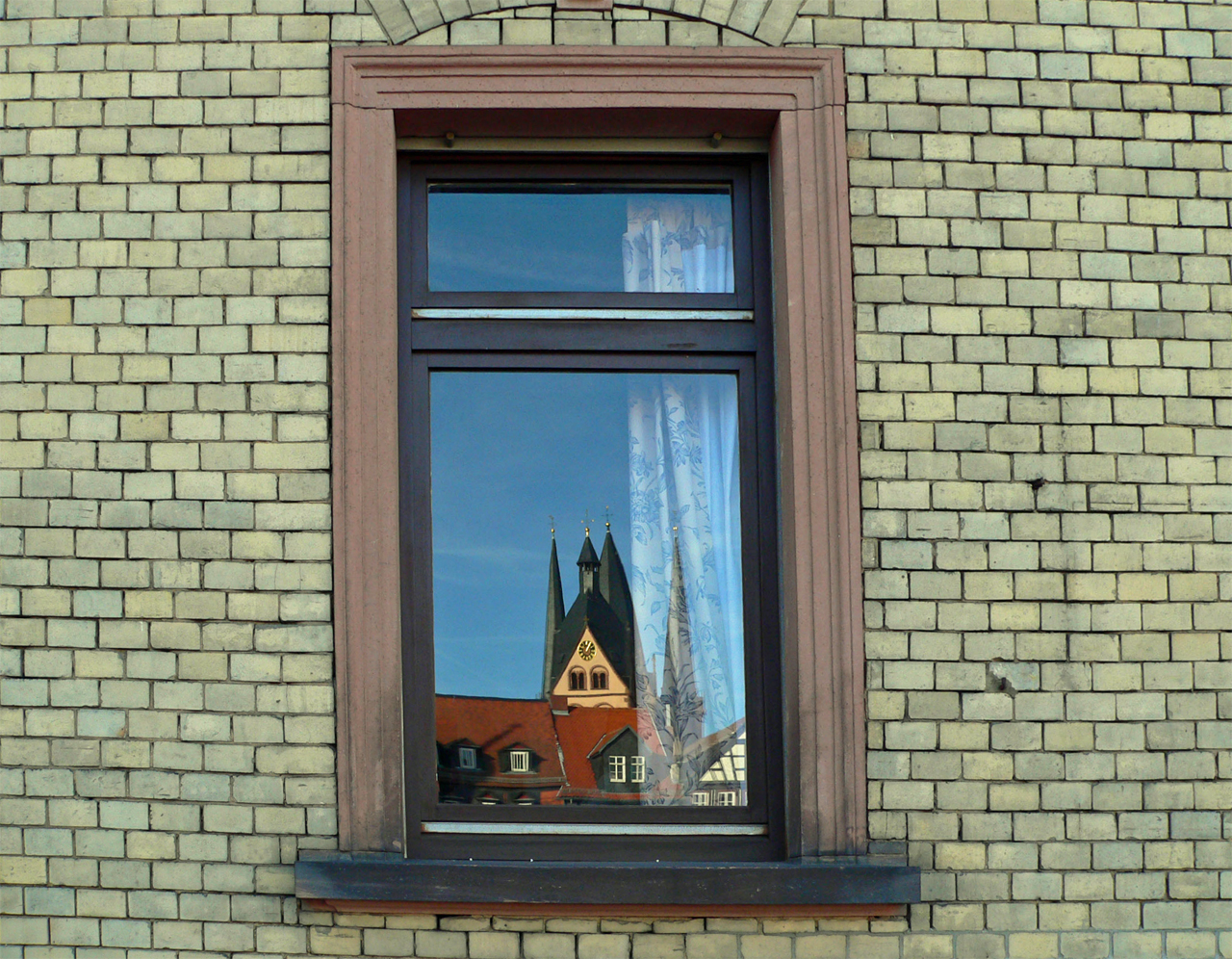 Marienkirche im Fenster.jpg
