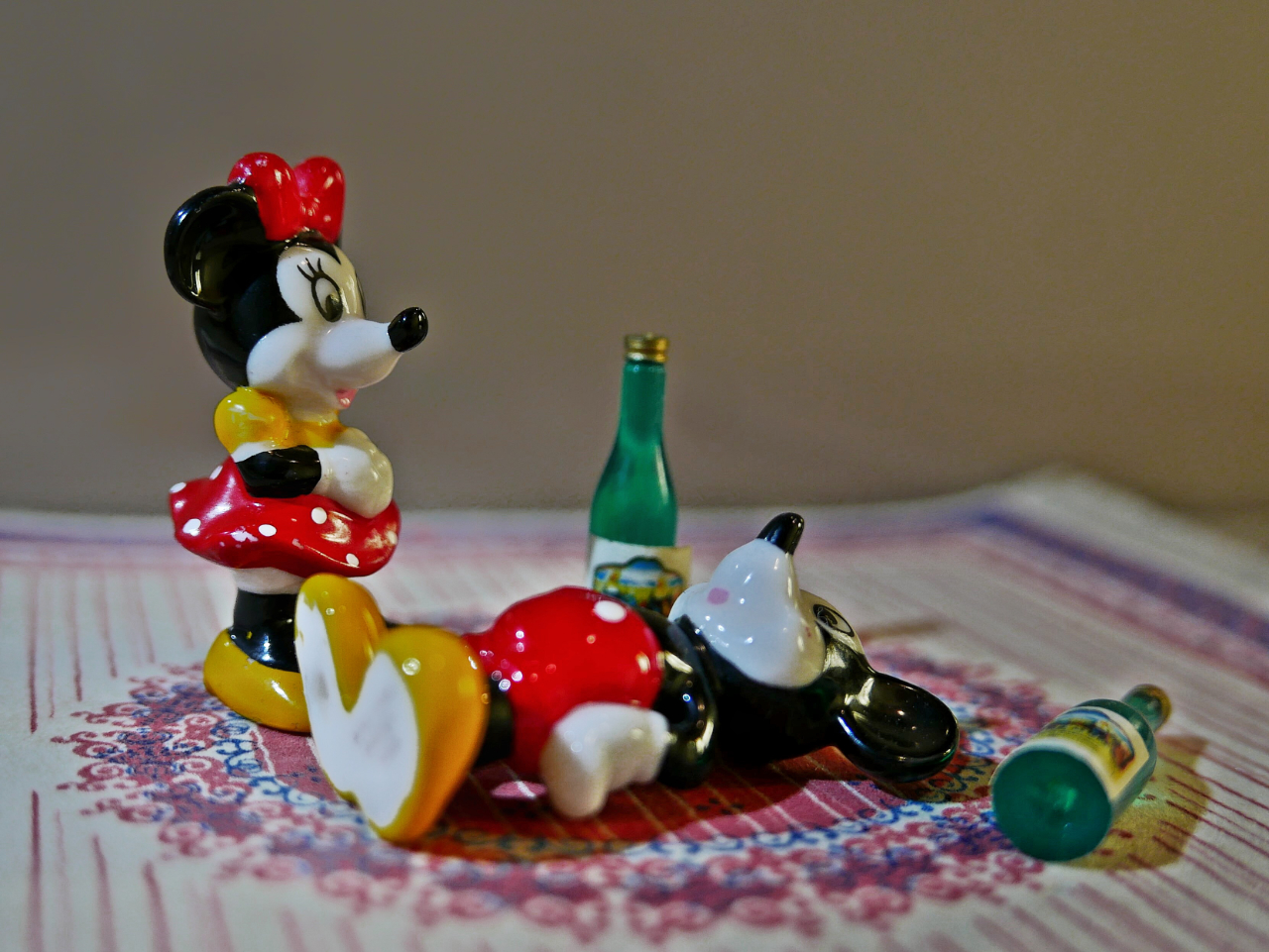 Minnie ist stinksauer auf Mickey ....