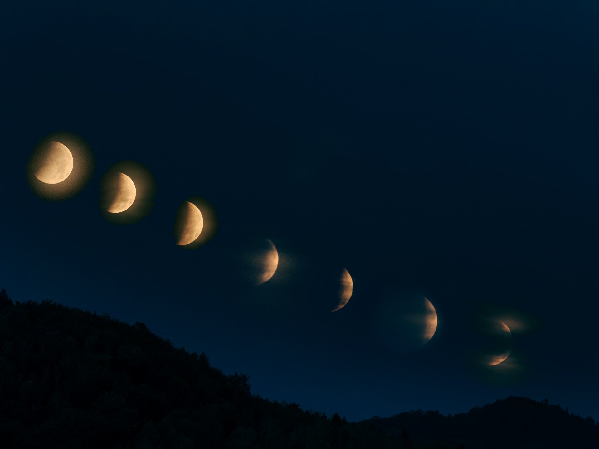 Mondfinsternis - teilweise wolkig