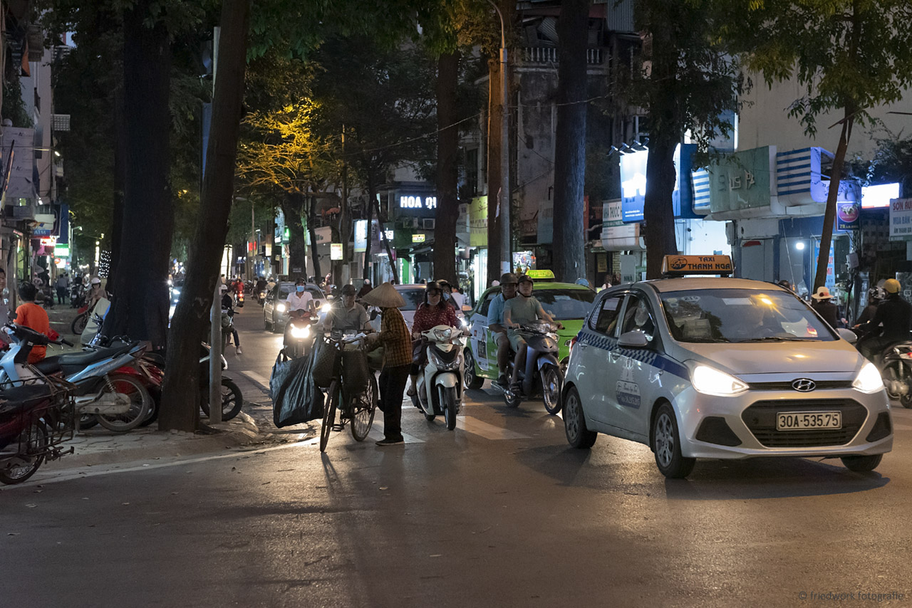 Nachts in Hanoi