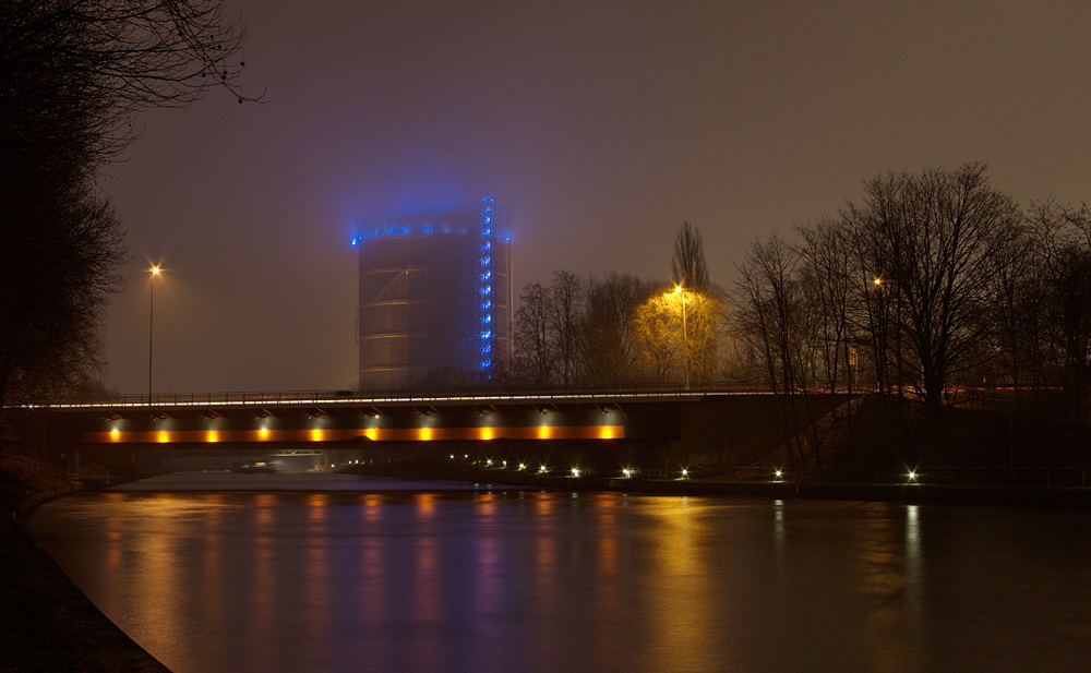 Pentax K-200_Oberhausen_ Gasometer_2014.jpg