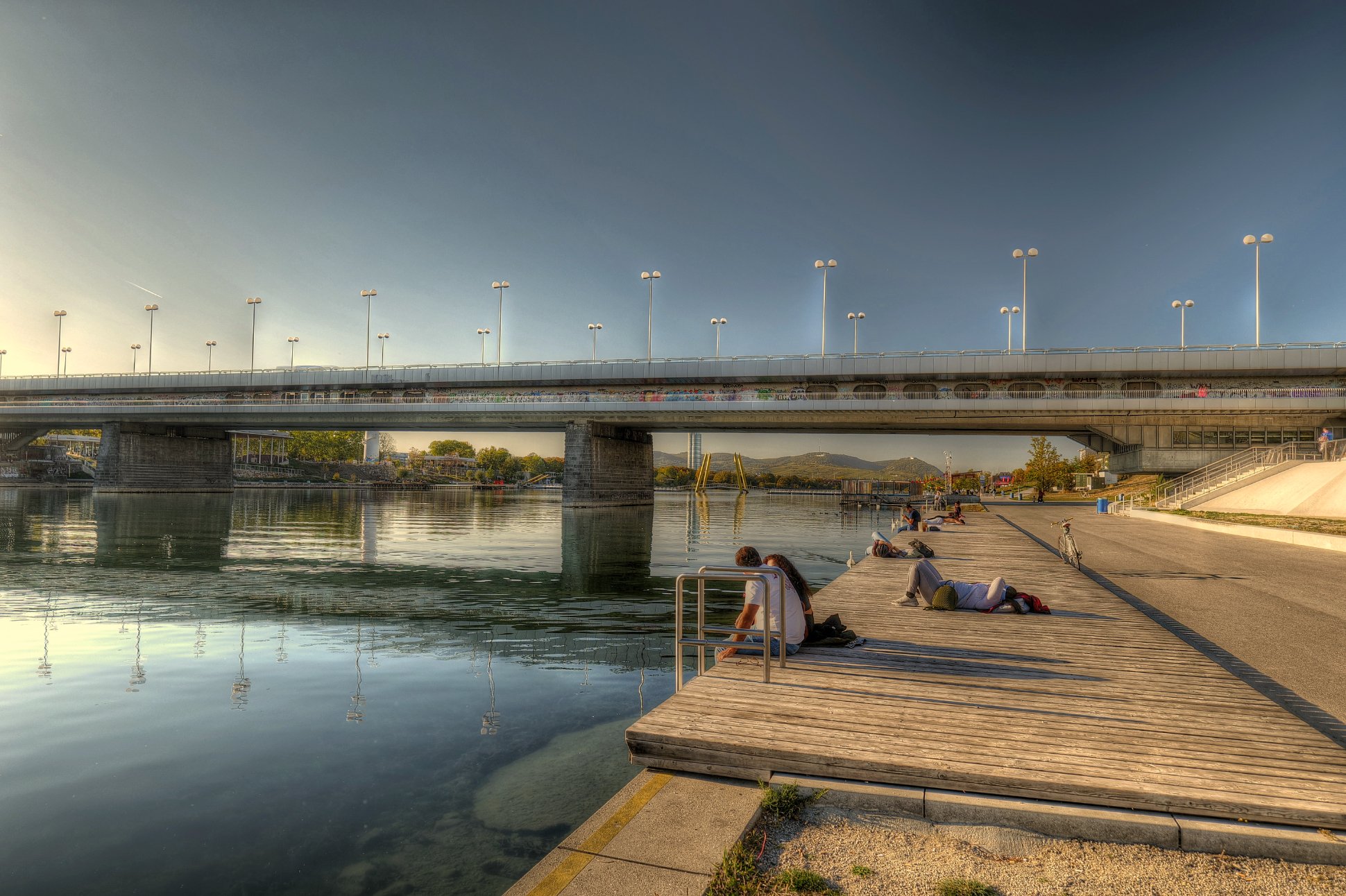 Reichsbrücke  (1)