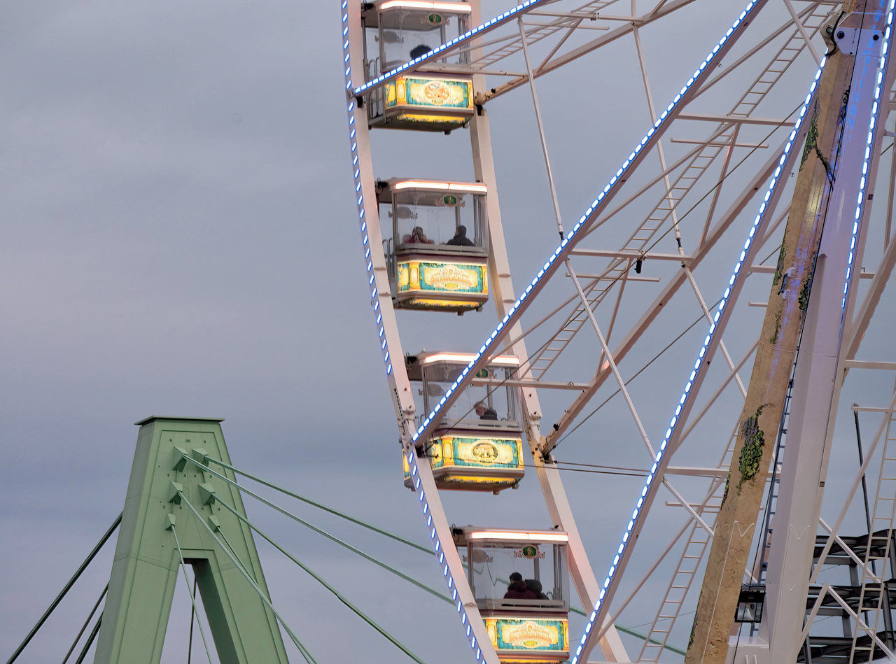 Riesenrad auf Weihnachtsmarkt, Köln