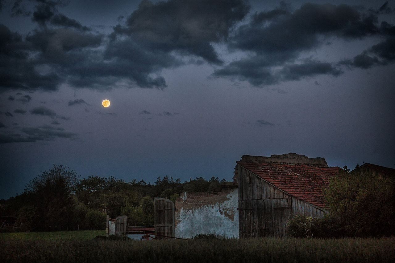 Ruine im Vollmond