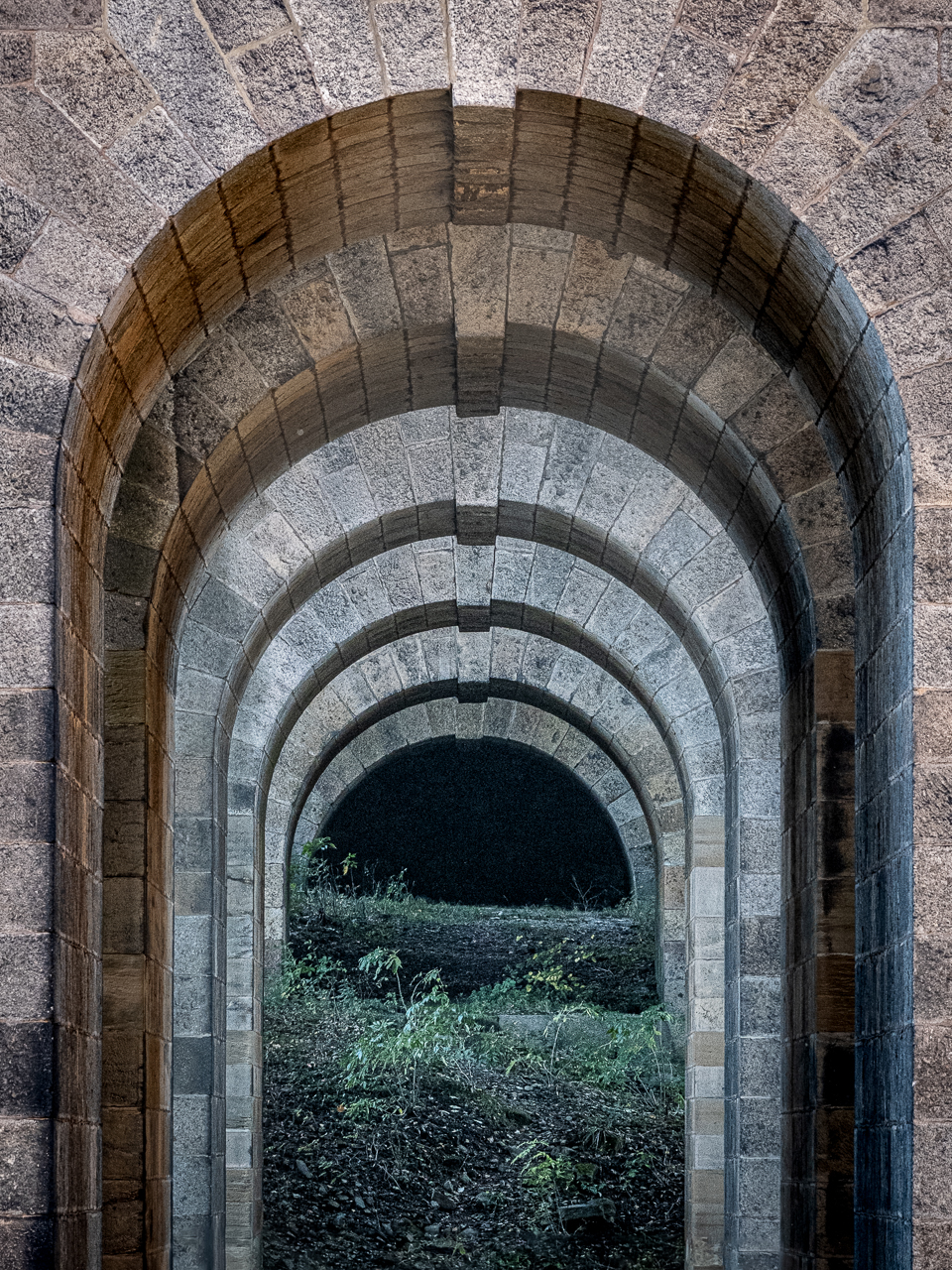 Seitenblick unter der Göltzschtalbrücke