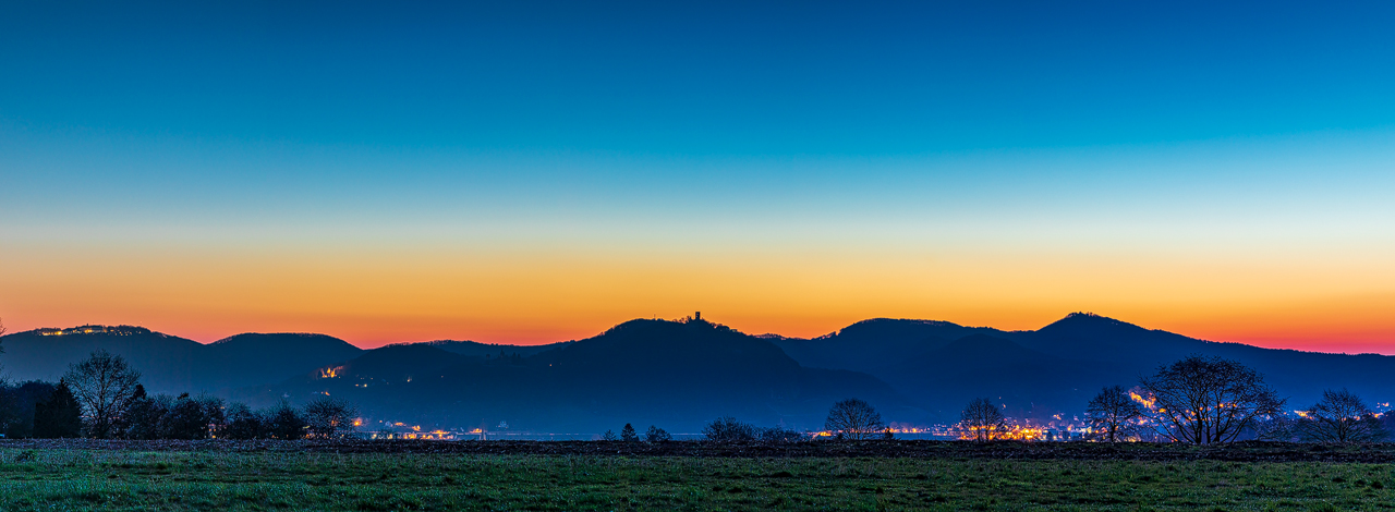 Siebengebirge im Morgengrauen.jpg